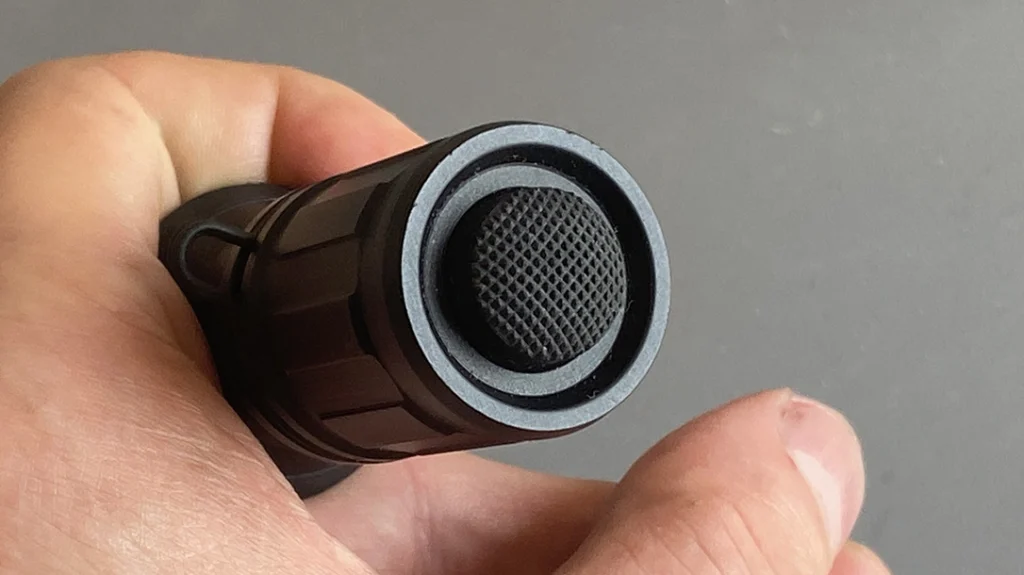 The SureFire P1RZ-B-DFT has a click tailcap. Press the click switch for momentary-on or press fully to click for constant-on single-output activation.