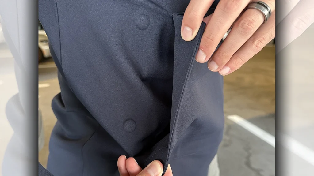 The pocket of the Arrowhead Tactical Durable Hoodie has four magnets at each corner to allow it to expand for an easier draw.